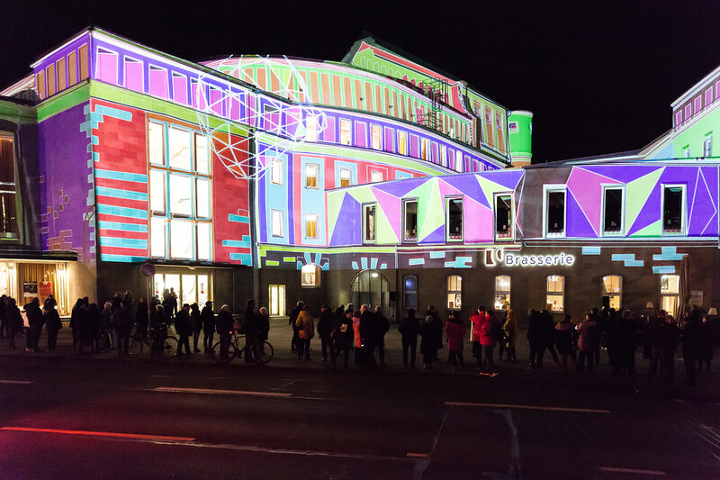 Eröffnung des Engelsjahres; Lichtprojektion am Opernhaus